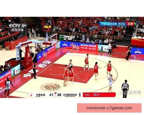 中国女篮逆袭胜美国队夺冠 展现强大团队实力与拼搏精神