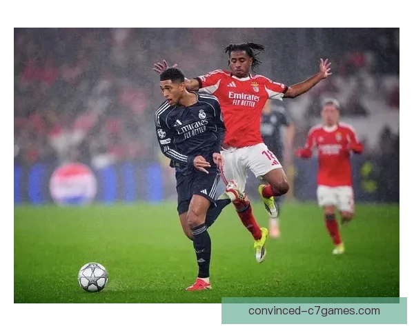 欧冠赛场惊现逆转奇迹豪门球队上演绝地反击